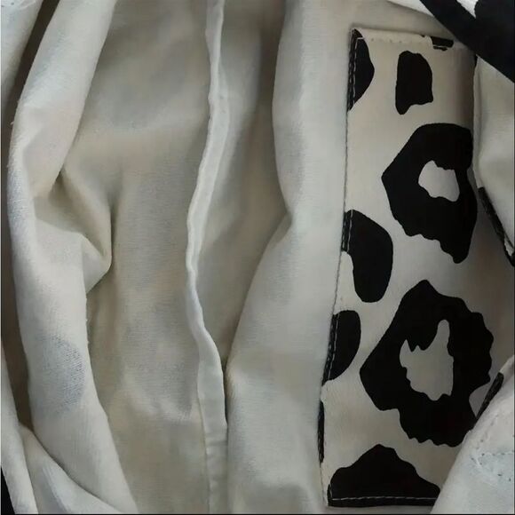 Leopard Canvas Tote Bag - Picture 2 of 2